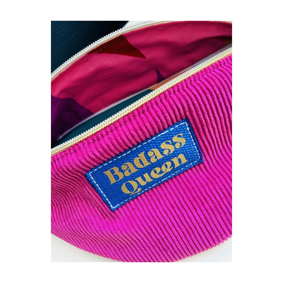 Sac banane en velours milleraies multicolore "Badass Queen"