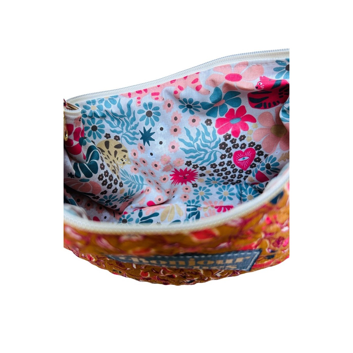 Sac demi-lune en coton matelassé indien moutarde "Bonjour Bitches"