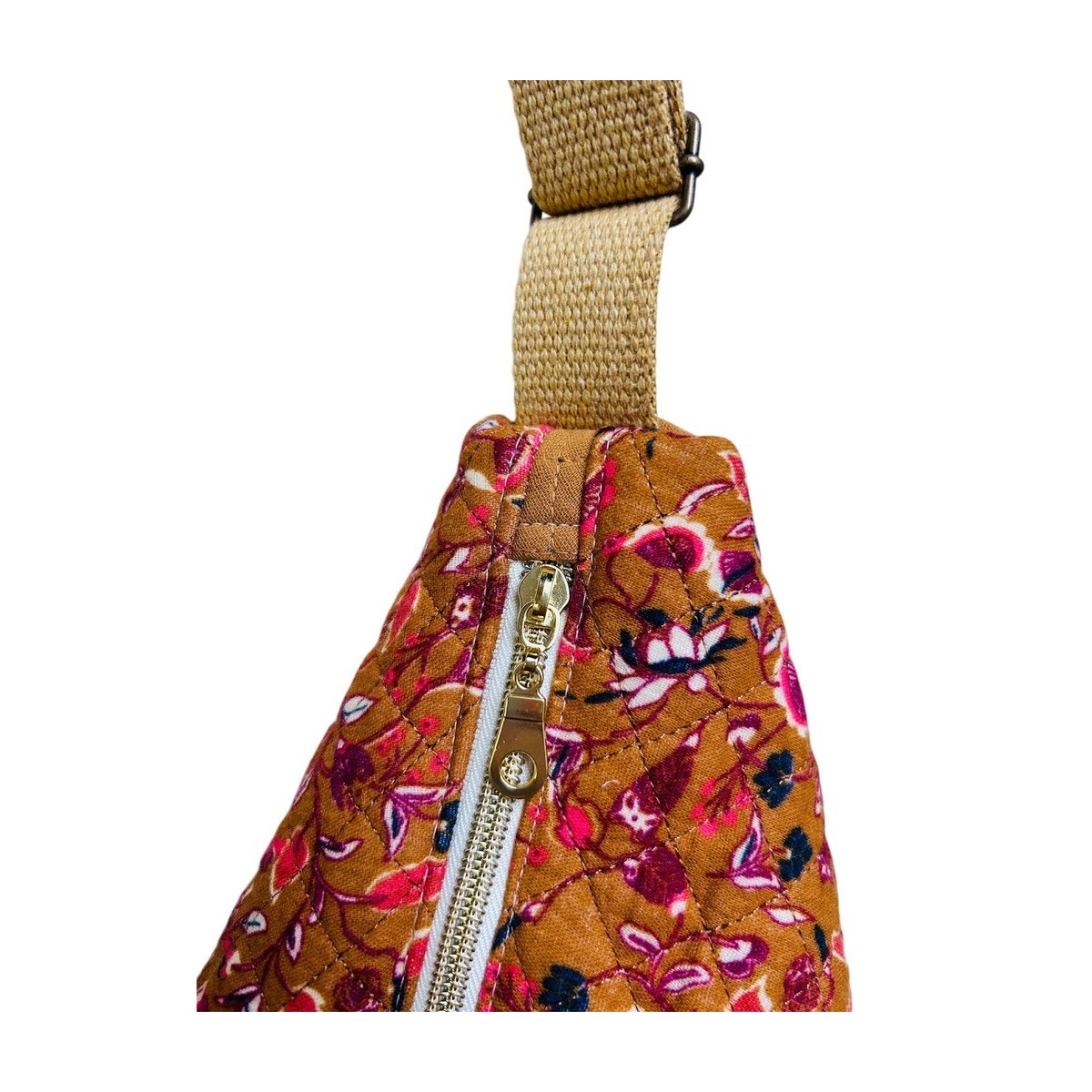 Sac demi-lune en coton matelassé indien moutarde "Bonjour Bitches"