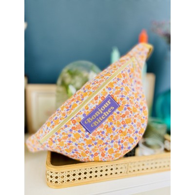 Sac banane XL en coton matelassé fleuri  "Bonjour Bitches"
