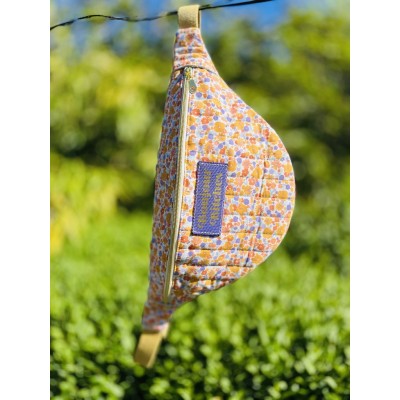 Sac banane XL en coton matelassé fleuri  "Bonjour Bitches"