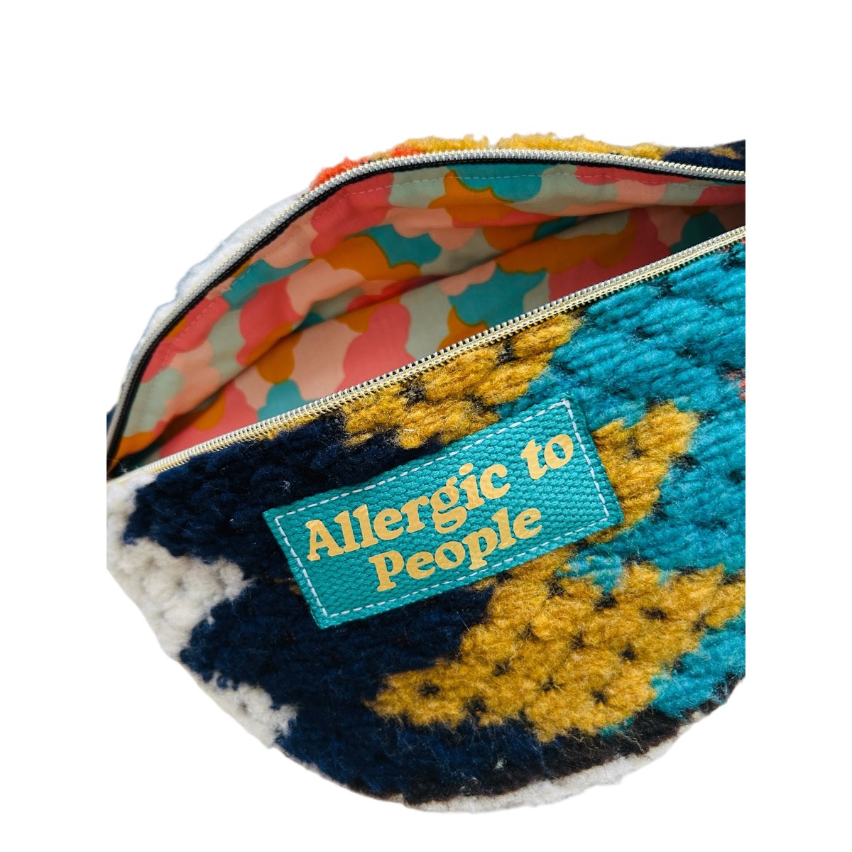 Sac banane en lainage polyester recyclé façon crochet "Allergic To People"