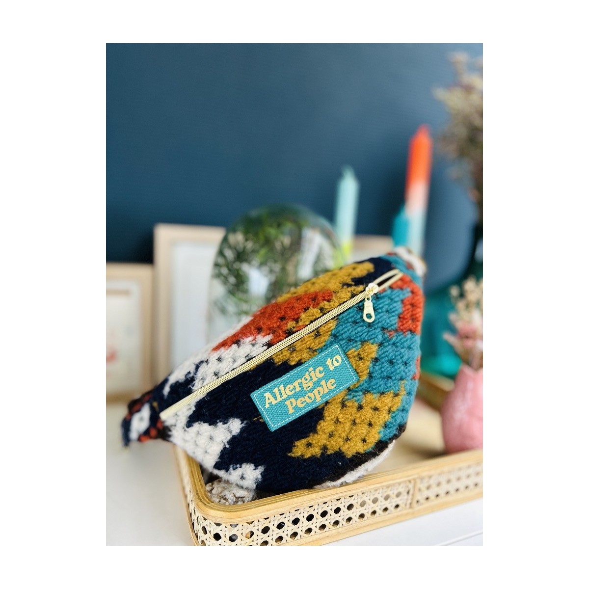 Sac banane en lainage polyester recyclé façon crochet "Allergic To People"
