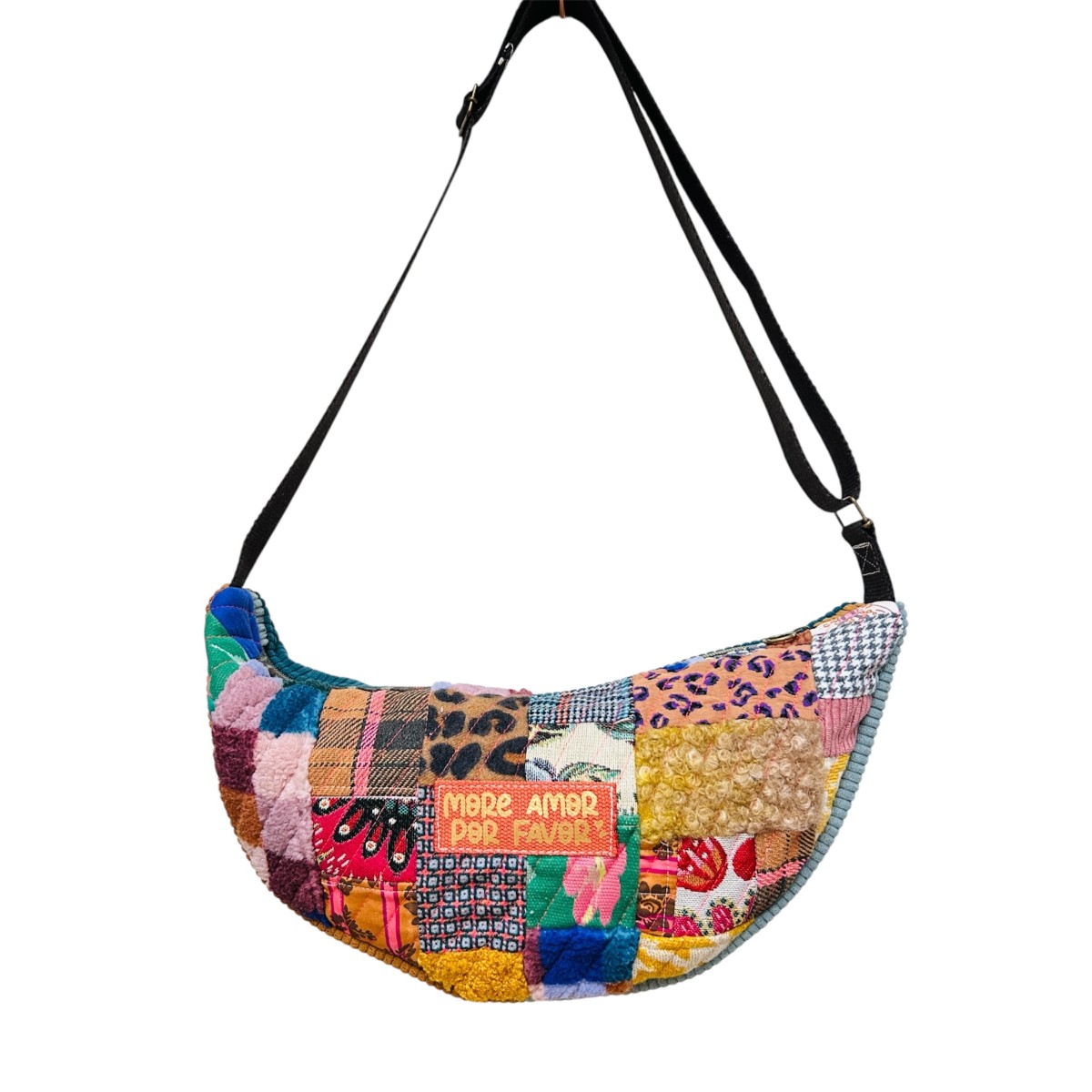 Sac demi-lune en patchwork matelassé "More Amor Por Favor"