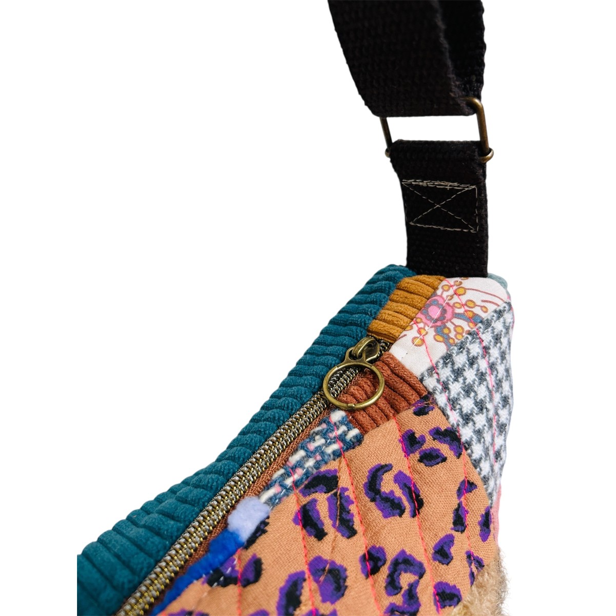 Sac demi-lune en patchwork matelassé "More Amor Por Favor"
