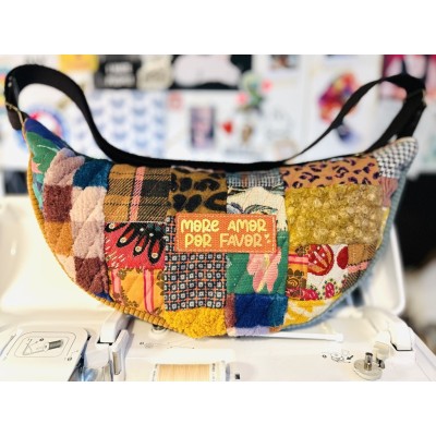 Sac demi-lune en patchwork matelassé "More Amor Por Favor"