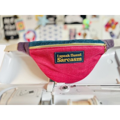 Sac banane en velours côtelé sorbet "I Speak Fluent Sarcasm"