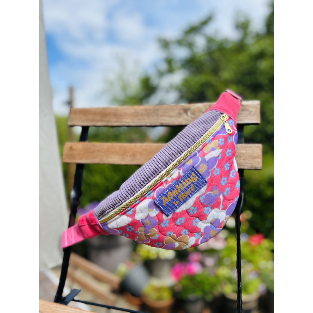 Sac banane en tissu upcyclé seventies rose  "Adulting Is Hard"