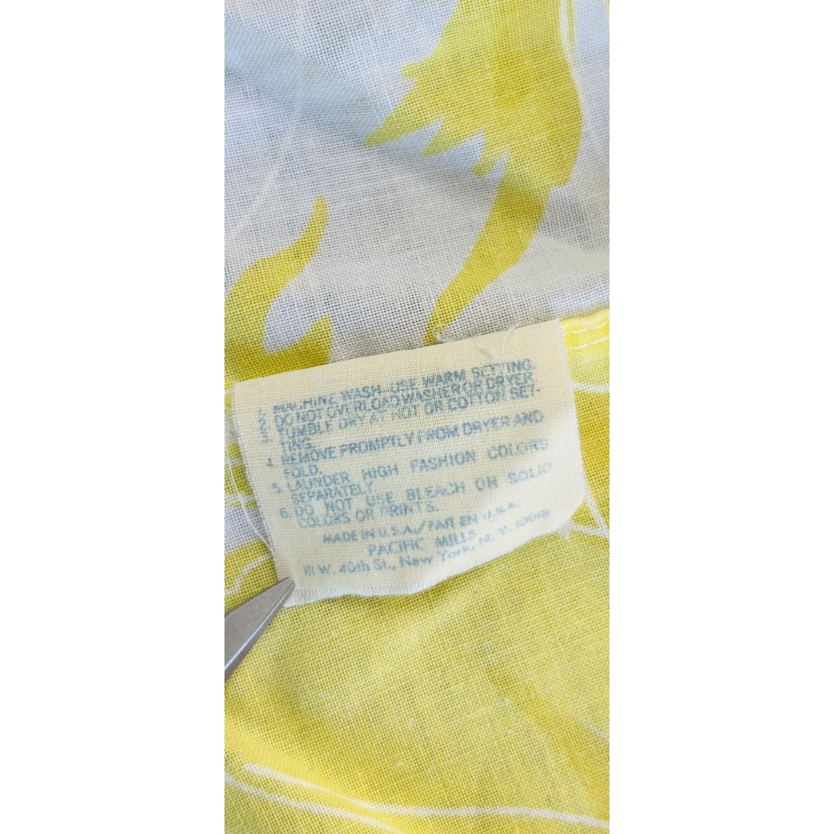 Sac banane en tissu upcyclé seventies jaune  "Stay Wild Moon Child"