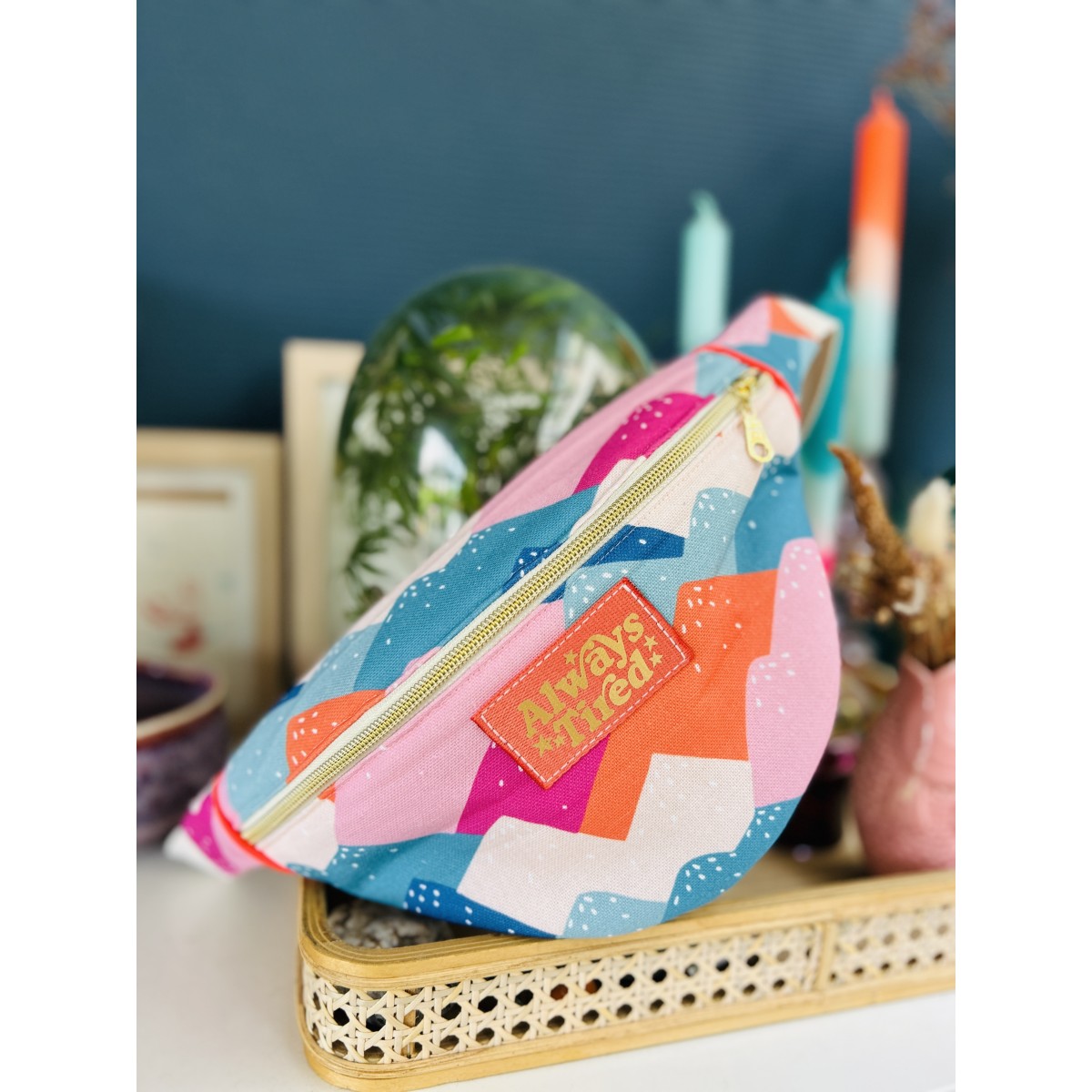 Sac banane en coton canevas graphique mountains  "Allways Tired"