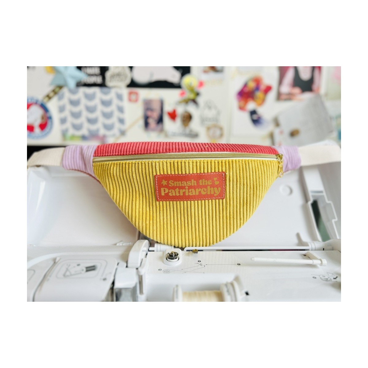 Sac banane en velours côtelé sorbet "Smatch The Patriarchy"