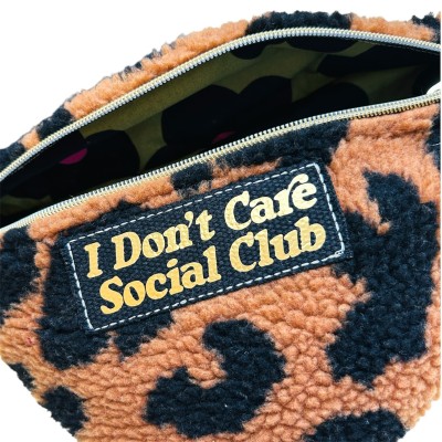 Sac banane en tissu teddy  "I Don't Care Social Club"
