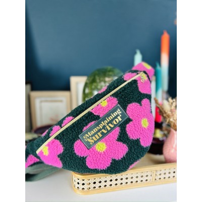 Sac banane XL en tissu teddy  "Mansplaining Survivor"