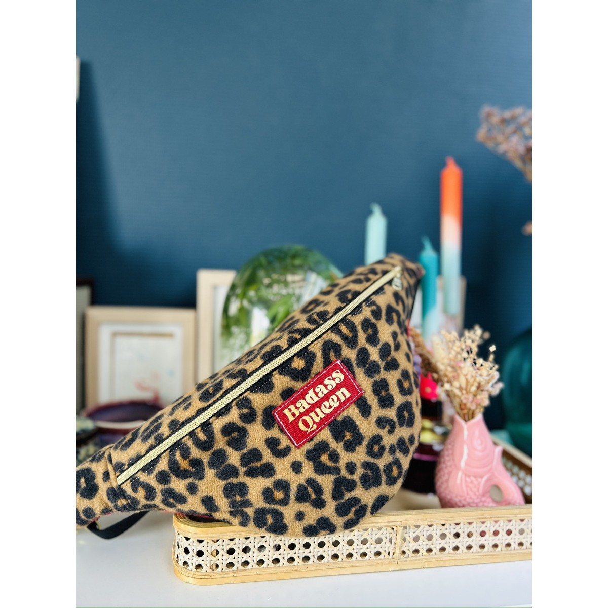 Sac banane XL en écharpe "graou" upcyclée  "Badass Queen"