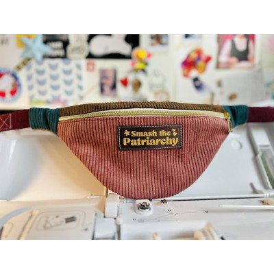 Sac banane en velours côtelé rose poudré "Smatch The Patriarchy"