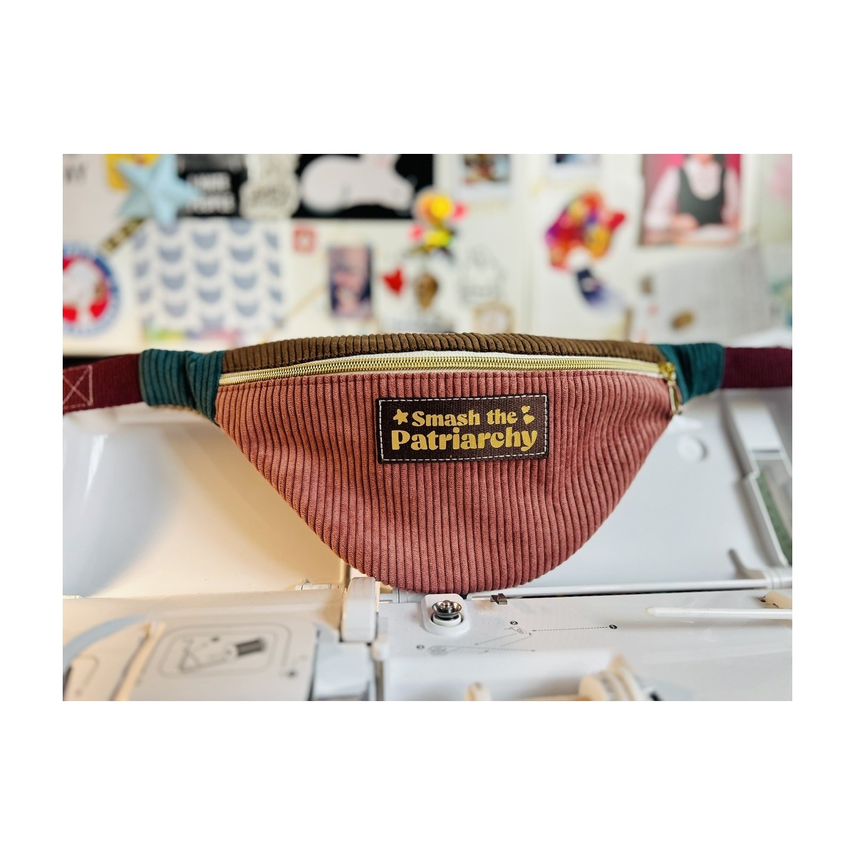 Sac banane en velours côtelé rose poudré "Smatch The Patriarchy"