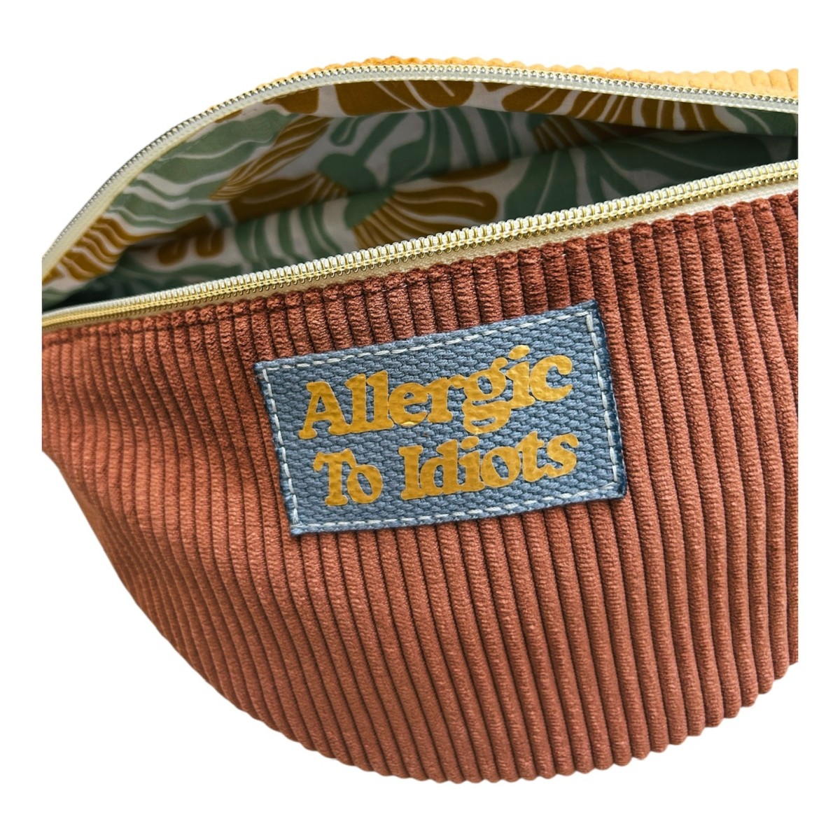 Sac banane en velours côtelé caramel "Allergic To Idiots"
