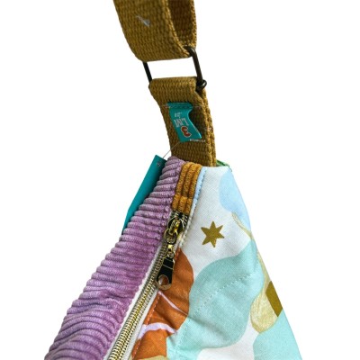 Sac demi-lune matelassé "Stay Wild Moon Child"