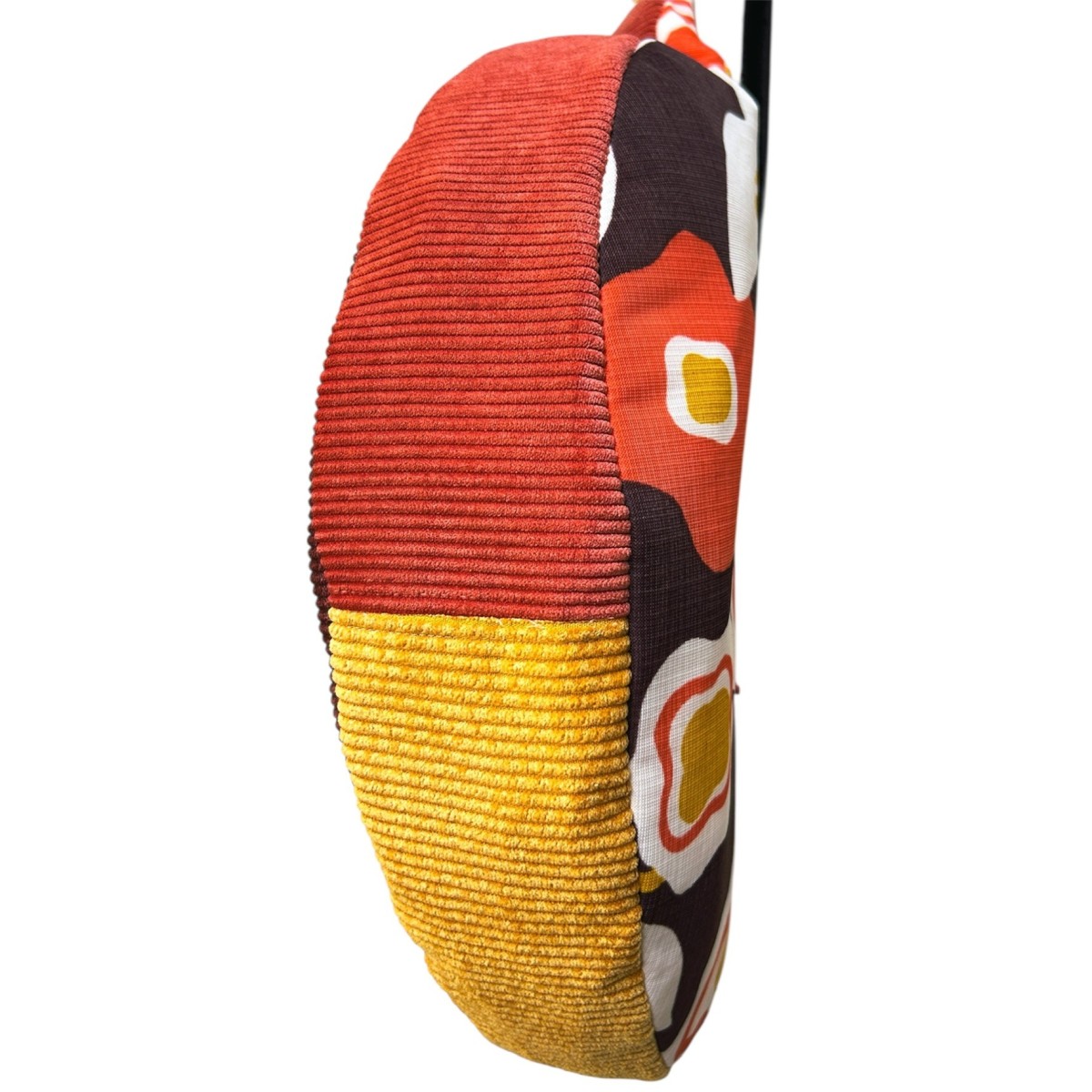 Sac demi-lune en velours et tissu vintage seventies "Weird Girls Club"