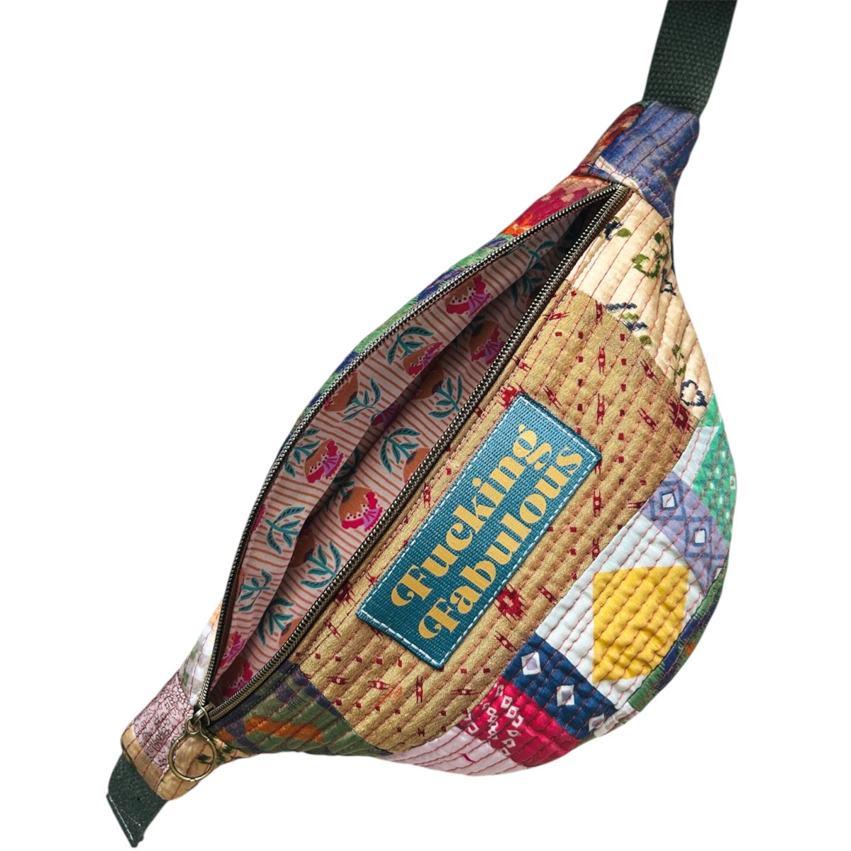 Sac banane en patchwork indien Kanta upcyclé "Fucking Fabulous"