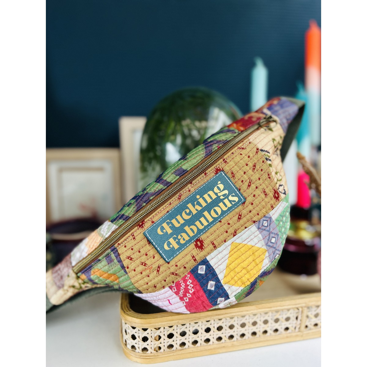 Sac banane en patchwork indien Kanta upcyclé "Fucking Fabulous"